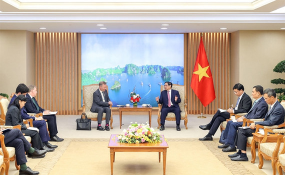 Thủ tướng Ch&iacute;nh phủ Phạm Minh Ch&iacute;nh tiếp Đại sứ Anh v&agrave; Đại sứ Singapore tại Việt Nam