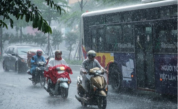 Thời tiết ng&agrave;y 18-8: C&aacute;c tỉnh Bắc Bộ, Trung Bộ ng&agrave;y nắng n&oacute;ng