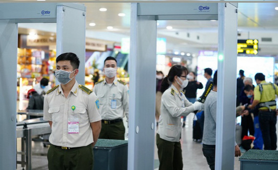 S&acirc;n bay Nội B&agrave;i n&acirc;ng mức kiểm so&aacute;t an ninh h&agrave;ng kh&ocirc;ng, h&agrave;nh kh&aacute;ch cần lưu &yacute; g&igrave;?