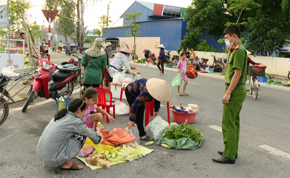 Khắc phục t&igrave;nh trạng mất ATGT ở Khu C&ocirc;ng nghiệp Ph&uacute;c Sơn, th&agrave;nh phố Ninh B&igrave;nh