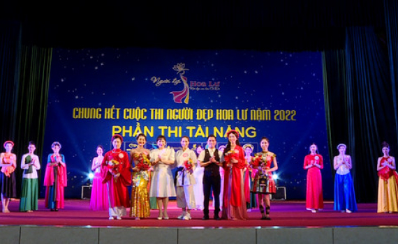 Th&iacute; sinh Cuộc thi Người đẹp Hoa Lư năm 2022 bước v&agrave;o v&ograve;ng chung kết với phần thi t&agrave;i năng