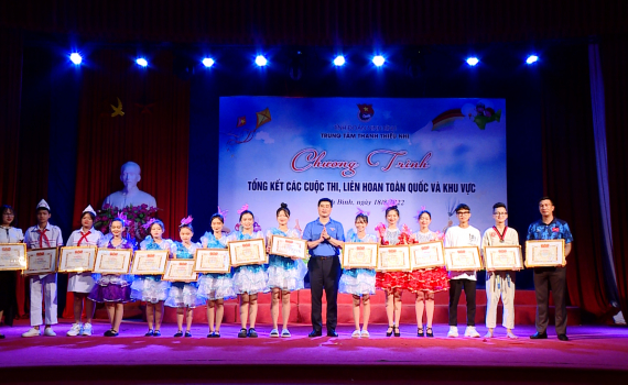 Trung t&acirc;m Thanh Thiếu nhi tỉnh tổng kết c&aacute;c cuộc thi, li&ecirc;n hoan to&agrave;n quốc v&agrave; khu vực