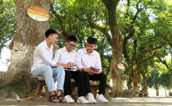 Thủ khoa to&agrave;n quốc Kỳ thi tốt nghiệp THPT năm 2022 tấm gương s&aacute;ng về tinh thần vượt kh&oacute;