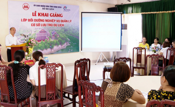 Khai giảng lớp bồi dưỡng nghiệp vụ quản l&yacute; cơ sở lưu tr&uacute; du lịch