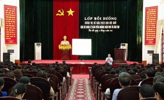 Y&ecirc;n M&ocirc; bồi dưỡng ch&iacute;nh trị h&egrave; cho c&aacute;n bộ quản l&yacute; v&agrave; gi&aacute;o vi&ecirc;n
