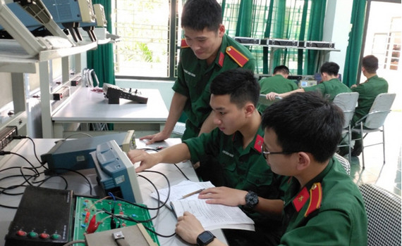 Hướng dẫn th&iacute; sinh đăng k&yacute; x&eacute;t tuyển v&agrave;o c&aacute;c học viện, trường qu&acirc;n đội năm 2022
