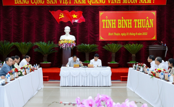 Thủ tướng Phạm Minh Ch&iacute;nh l&agrave;m việc với Ban Thường vụ Tỉnh ủy B&igrave;nh Thuận