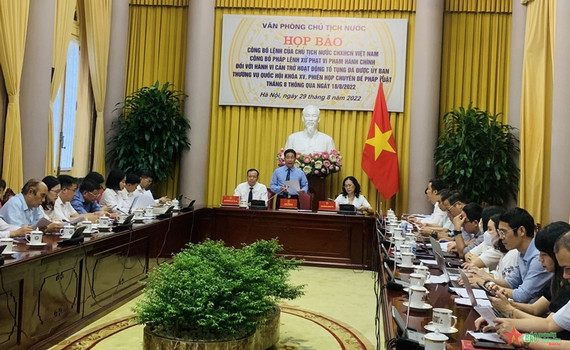 C&ocirc;ng bố lệnh của Chủ tịch nước về Ph&aacute;p lệnh Xử phạt vi phạm h&agrave;nh ch&iacute;nh đối với h&agrave;nh vi cản trở hoạt động tố tụng