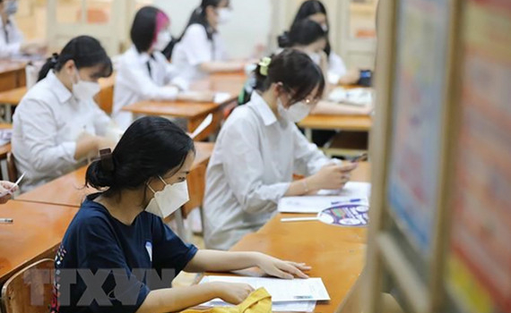 Kh&ocirc;ng bắt buộc sử dụng trắc nghiệm kết hợp tự luận m&ocirc;n Ngữ văn