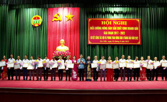 Gia Viễn biểu dương n&ocirc;ng d&acirc;n sản xuất, kinh doanh giỏi giai đoạn 2017 - 2022