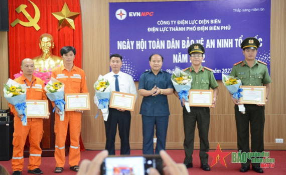 Chương tr&igrave;nh &ldquo;Ng&agrave;y hội to&agrave;n d&acirc;n bảo vệ an ninh Tổ quốc&rdquo;