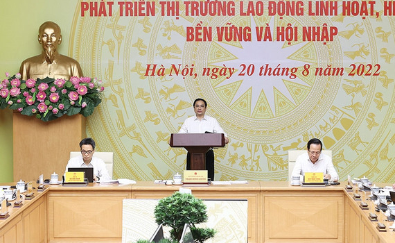Thủ tướng Ch&iacute;nh phủ Phạm Minh Ch&iacute;nh: Phải c&oacute; c&acirc;u trả lời để ph&aacute;t triển thị trường lao động