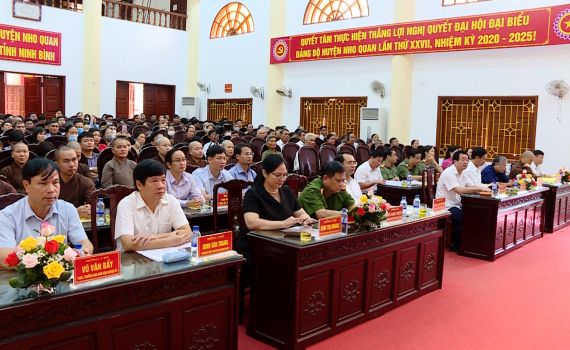 Nho Quan biểu dương điển h&igrave;nh ti&ecirc;n tiến trong phong tr&agrave;o to&agrave;n d&acirc;n bảo vệ an ninh Tổ quốc v&ugrave;ng đồng b&agrave;o c&aacute;c t&ocirc;n gi&aacute;o