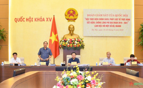 Đo&agrave;n gi&aacute;m s&aacute;t của Quốc hội l&agrave;m việc với Bộ T&agrave;i ch&iacute;nh