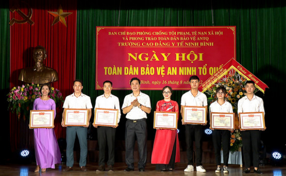 Ng&agrave;y hội to&agrave;n d&acirc;n bảo vệ ANTQ tại Trường Cao đẳng Y tế Ninh B&igrave;nh