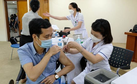 Đề xuất phụ cấp 100% cho nh&acirc;n vi&ecirc;n y tế dự ph&ograve;ng, y tế phường