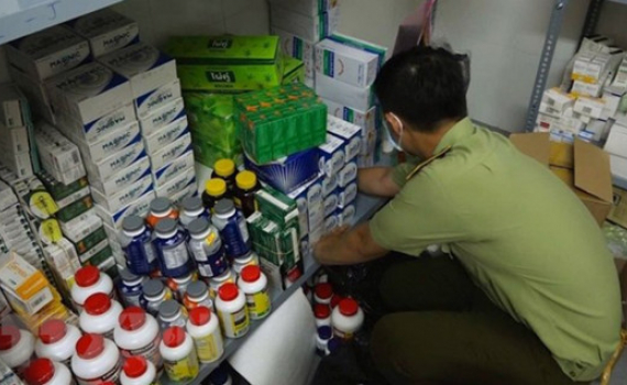 N&acirc;ng cao nhận thức để chống nạn 'thuốc giả, dược phẩm giả'