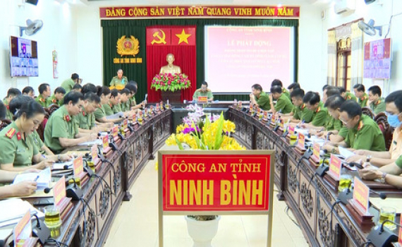 C&ocirc;ng an Ninh B&igrave;nh ph&aacute;t động học tập gương hy sinh của 3 liệt sỹ C&ocirc;ng an th&agrave;nh phố H&agrave; Nội