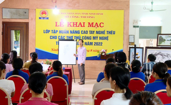 Đ&agrave;o tạo n&acirc;ng cao tay nghề cho c&aacute;c thợ th&ecirc;u thủ c&ocirc;ng mỹ nghệ tr&ecirc;n địa b&agrave;n tỉnh