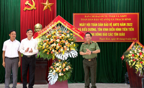 Ng&agrave;y hội To&agrave;n d&acirc;n bảo vệ ANTQ tại x&atilde; Thạch B&igrave;nh v&agrave; x&atilde; Gia Phương