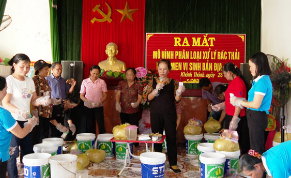 Hội Li&ecirc;n hiệp Phụ nữ tỉnh nh&acirc;n rộng m&ocirc; h&igrave;nh xử l&yacute; r&aacute;c thải hữu cơ bằng men vi sinh