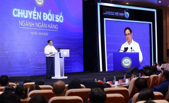 Thủ tướng Ch&iacute;nh phủ Phạm Minh Ch&iacute;nh dự sự kiện "Ng&agrave;y chuyển đổi số ng&agrave;nh Ng&acirc;n h&agrave;ng"