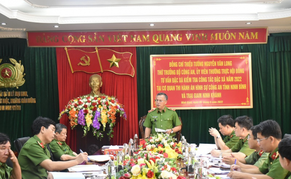 Đồng ch&iacute; Thứ trưởng Bộ C&ocirc;ng an kiểm tra c&ocirc;ng t&aacute;c đặc x&aacute; năm 2022 đối với Cơ quan thi h&agrave;nh &aacute;n h&igrave;nh sự C&ocirc;ng an tỉnh v&agrave; Trại giam Ninh Kh&aacute;nh