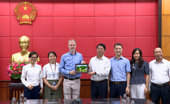 L&atilde;nh đạo UBND tỉnh l&agrave;m việc với Trưởng đại diện UNESCO tại Việt Nam