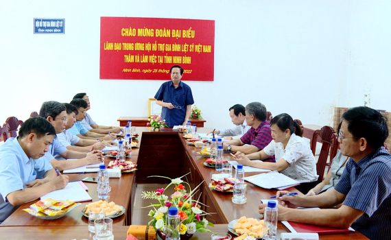 Hội hỗ trợ gia đ&igrave;nh liệt sỹ Việt Nam l&agrave;m việc tại tỉnh Ninh B&igrave;nh