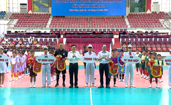 Khai mạc Giải b&oacute;ng đ&aacute; nhi đồng C&uacute;p Ph&aacute;t thanh - Truyền h&igrave;nh Ninh B&igrave;nh lần thứ XXIV