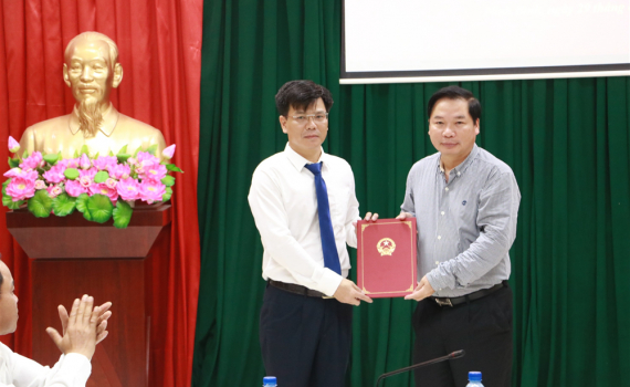 C&ocirc;ng bố Quyết định bổ nhiệm Ph&oacute; Gi&aacute;m đốc Sở Th&ocirc;ng tin v&agrave; Truyền th&ocirc;ng tỉnh Ninh B&igrave;nh