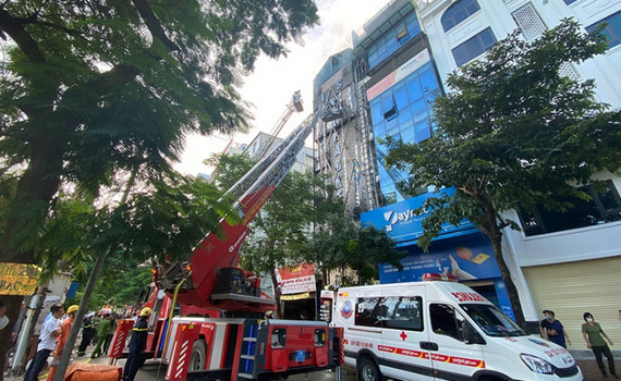 Ch&aacute;y ở H&agrave; Nội: Ba c&aacute;n bộ, chiến sĩ cảnh s&aacute;t ph&ograve;ng ch&aacute;y, chữa ch&aacute;y hy sinh