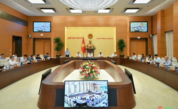 Ủy ban Thường vụ Quốc hội: Người ti&ecirc;u d&ugrave;ng dịch vụ c&ocirc;ng c&oacute; được bảo vệ quyền lợi?