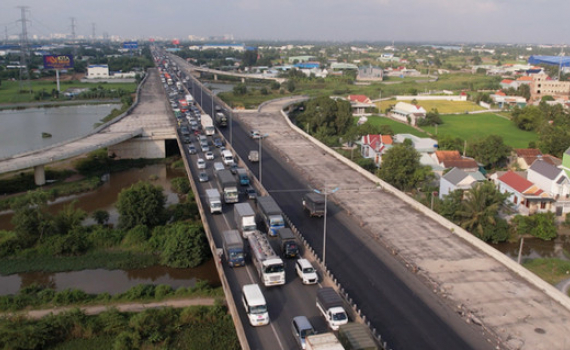 Ch&iacute;nh phủ đề nghị nghi&ecirc;n cứu mở rộng 2 tuyến cao tốc ph&iacute;a Nam