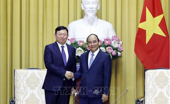 Chủ tịch nước Nguyễn Xu&acirc;n Ph&uacute;c tiếp Chủ tịch Tập đo&agrave;n Lotte