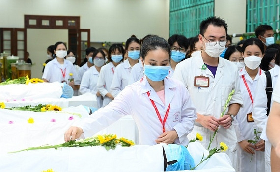 Tri &acirc;n những người hiến th&acirc;n thể cho khoa học v&agrave; gi&aacute;o dục