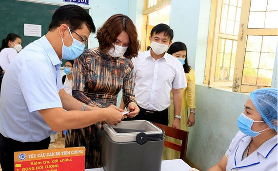 Bộ Y tế ph&aacute;t động chiến dịch truyền th&ocirc;ng về ti&ecirc;m chủng vắc xin ph&ograve;ng Covid-19 cho trẻ