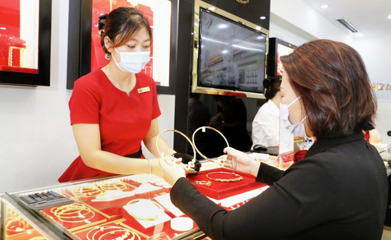 Gi&aacute; v&agrave;ng giảm nhẹ