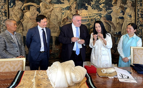 Việt Nam v&agrave; Italia tăng cường hợp t&aacute;c ph&aacute;t triển ng&agrave;nh tơ lụa