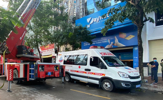 Truy tặng Hu&acirc;n chương Chiến c&ocirc;ng hạng Nhất đối với ba đồng ch&iacute; cảnh s&aacute;t ph&ograve;ng ch&aacute;y hy sinh khi l&agrave;m nhiệm vụ