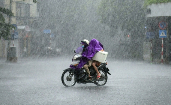 Thời tiết h&ocirc;m nay (4-8): Nhiều nơi tr&ecirc;n cả nước c&oacute; mưa to