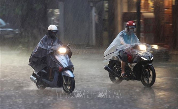 Thời tiết h&ocirc;m nay (1-8): Mưa lớn, H&agrave; Nội nguy cơ ngập nước nhiều tuyến phố
