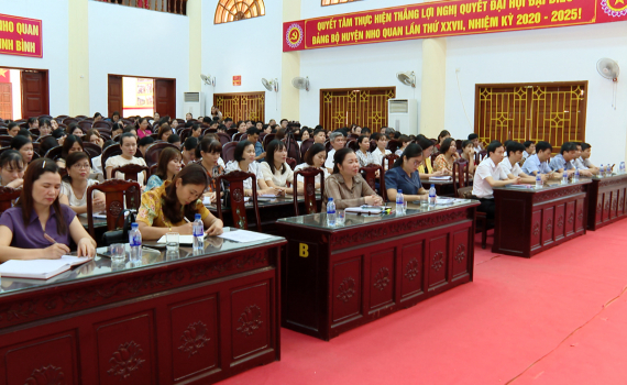 Nho Quan bồi dưỡng l&yacute; luận ch&iacute;nh trị cho c&aacute;n bộ, gi&aacute;o vi&ecirc;n