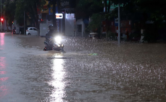 Thời tiết h&ocirc;m nay (6-8): Mưa lớn ở Bắc Bộ v&agrave; Thanh H&oacute;a
