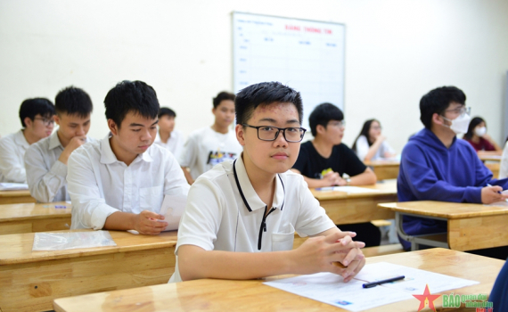 Khoảng 50% học sinh thi tốt nghiệp THPT v&agrave;o học đại học năm 2023