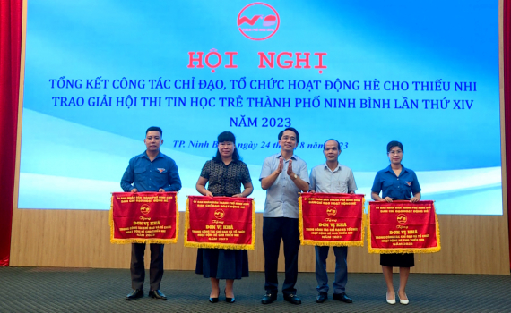TP. Ninh B&igrave;nh tổng kết hoạt động h&egrave; v&agrave; trao giải Hội thi Tin học trẻ