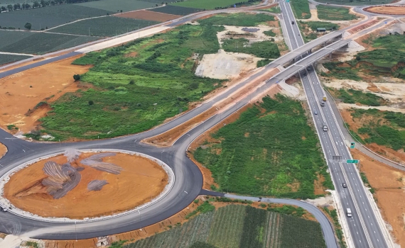 Dự &aacute;n đầu tư x&acirc;y dựng tuyến đường Đ&ocirc;ng - T&acirc;y quyết t&acirc;m th&ocirc;ng tuyến cuối năm 2023