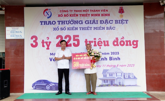 C&ocirc;ng ty TNHH MTV Xổ số kiến thiết Ninh B&igrave;nh trao giải đặc biệt Xổ số kiến thiết miền Bắc