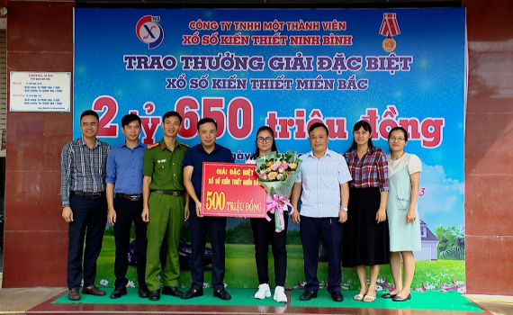 Trao giải đặc biệt Xổ số kiến thiết miền Bắc