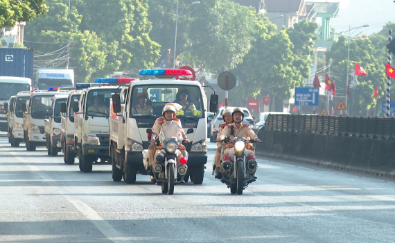 Tam Điệp ra qu&acirc;n th&aacute;ng cao điểm đảm bảo an to&agrave;n giao th&ocirc;ng